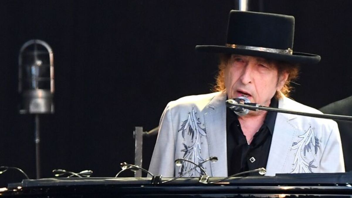 Autopen Controversy: Why is Bob Dylan seeking apology?