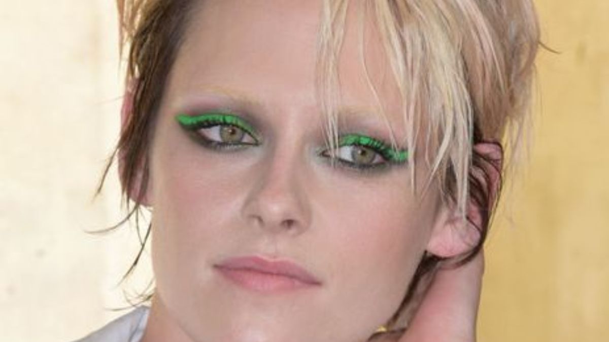 Bleached Eyebrows: What is with this new makeup obsession?