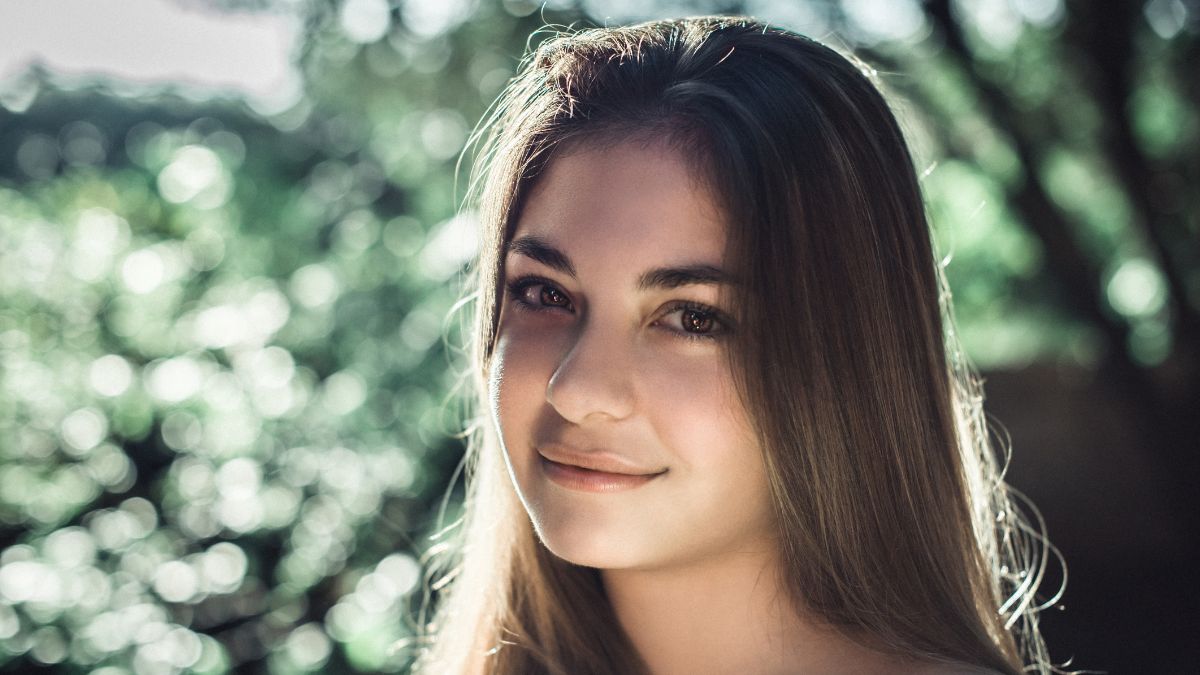 Hairstyles for Oval Face Shapes: Choose the Best One for You!