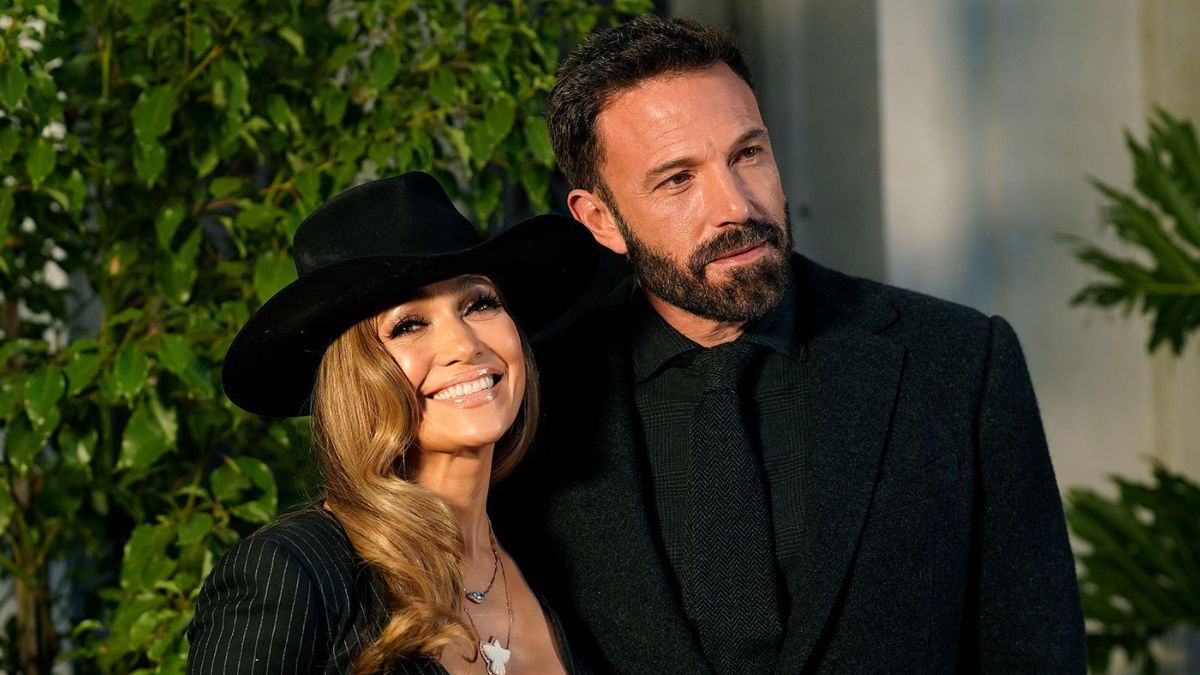 Ben Affleck and Jennifer Lopez splurge $34.5 Million for their Dream Home with 7 Bedrooms and 13 Bathrooms
