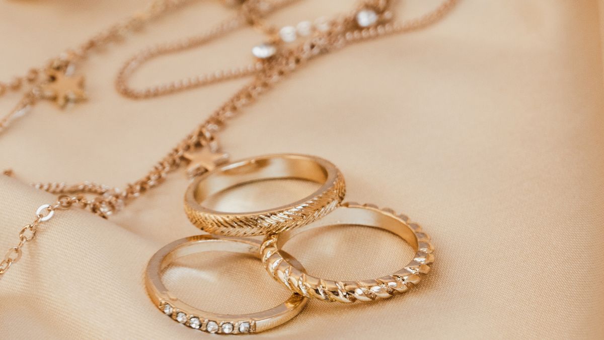 The cultural significance of jewelry throughout history