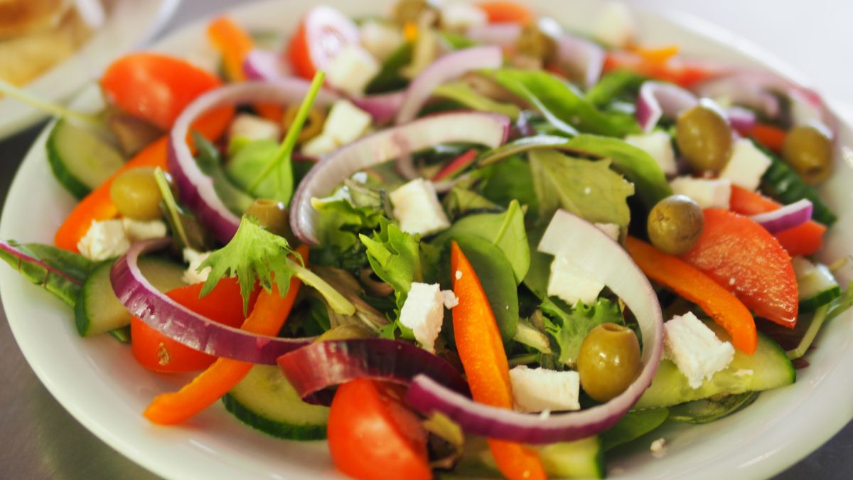 Incorporating Salad into Your Daily Diet: Tips and Tricks