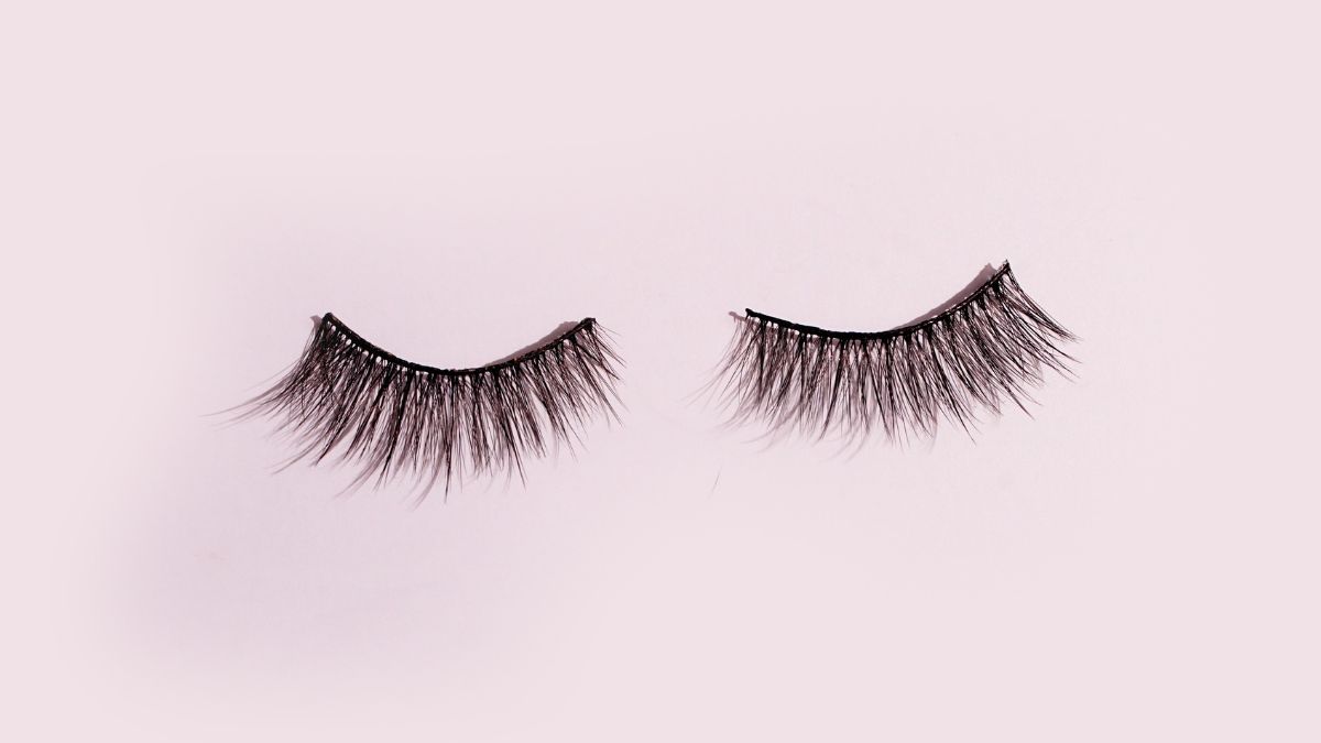 The Art of Applying False Eyelashes: Tips and Tricks for Perfecting Your Look