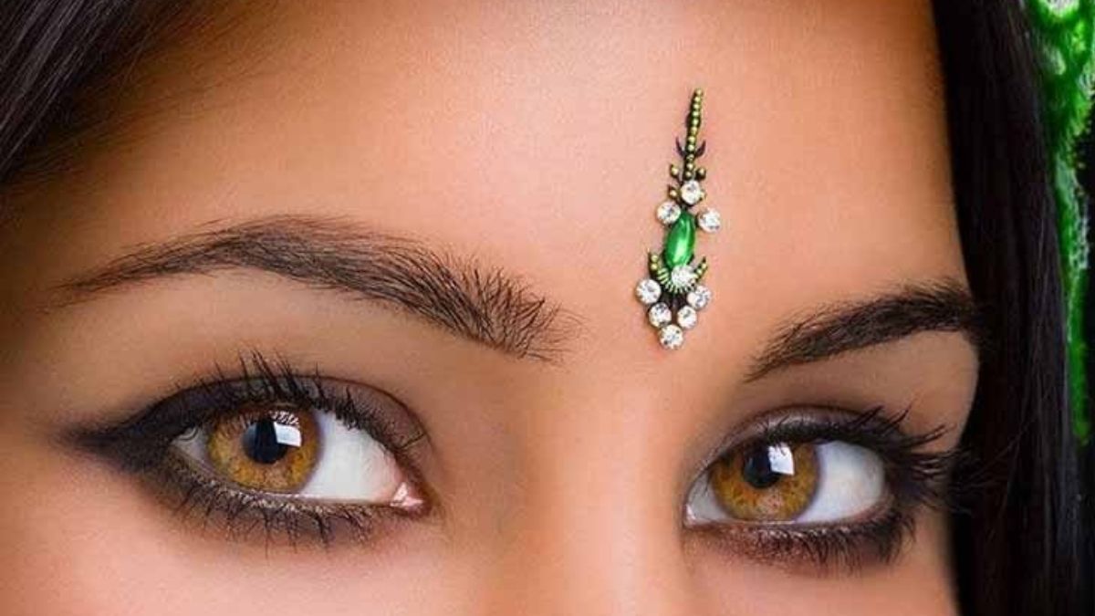 The History and Evolution of Bindi in Indian Traditions: From Religious Symbol to Fashion Statement