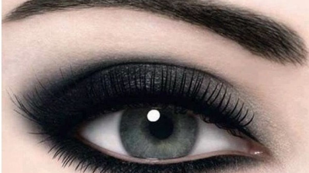 Get the Perfect Smokey Eye Look in Just 2 Minutes