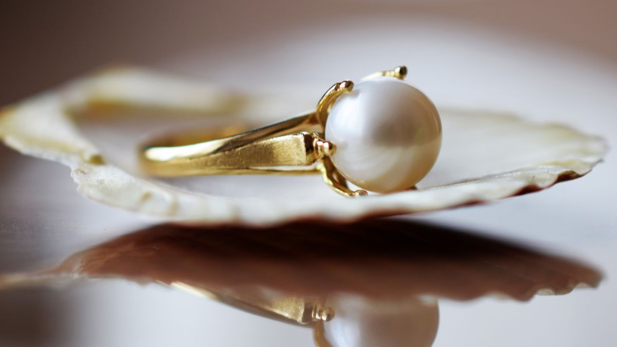 From the Sea to Your Neck: The Origin of Pearl Jewellery