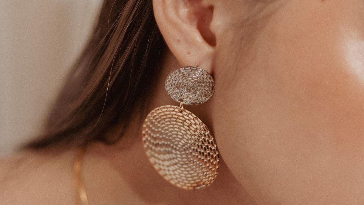 How to choose the right earrings for your face shape